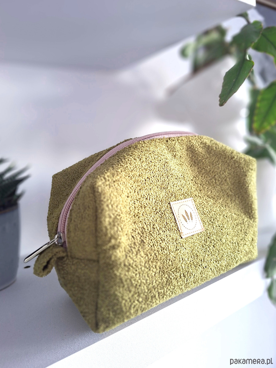 kosmetyczki Pistacjowa kosmetyczka frotte z różowym zamkiem 1