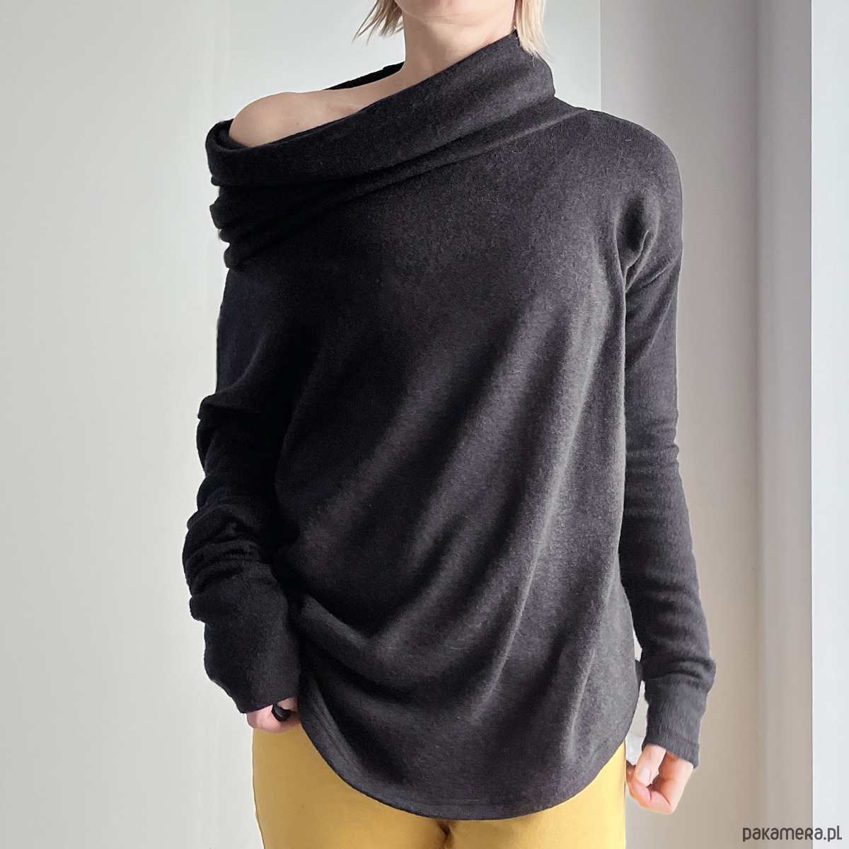 swetry damskie  Wysoki golf czarny sweter 2