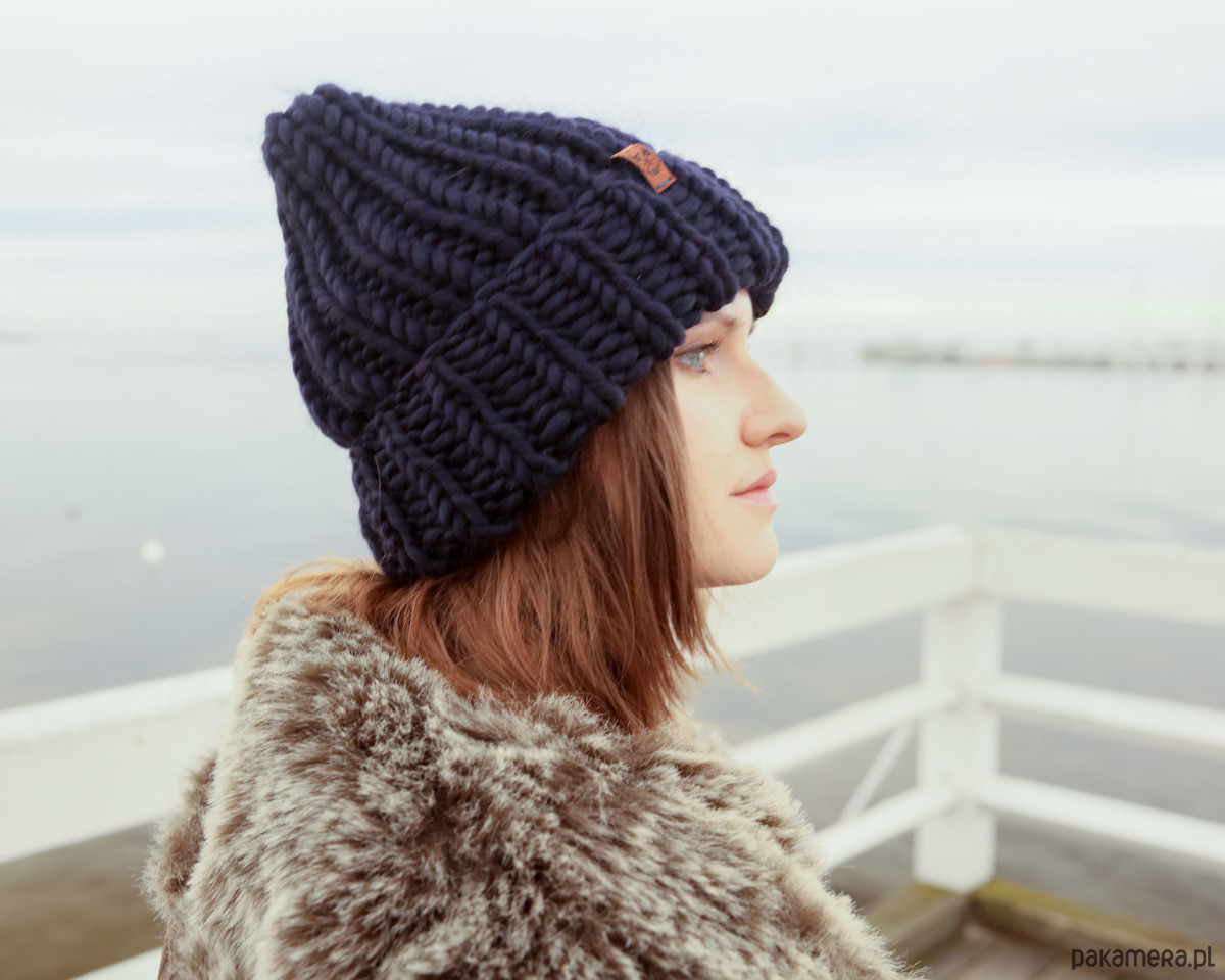 czapki damskie Granatowa czapka oversize z grubej wełny klasyczna 3