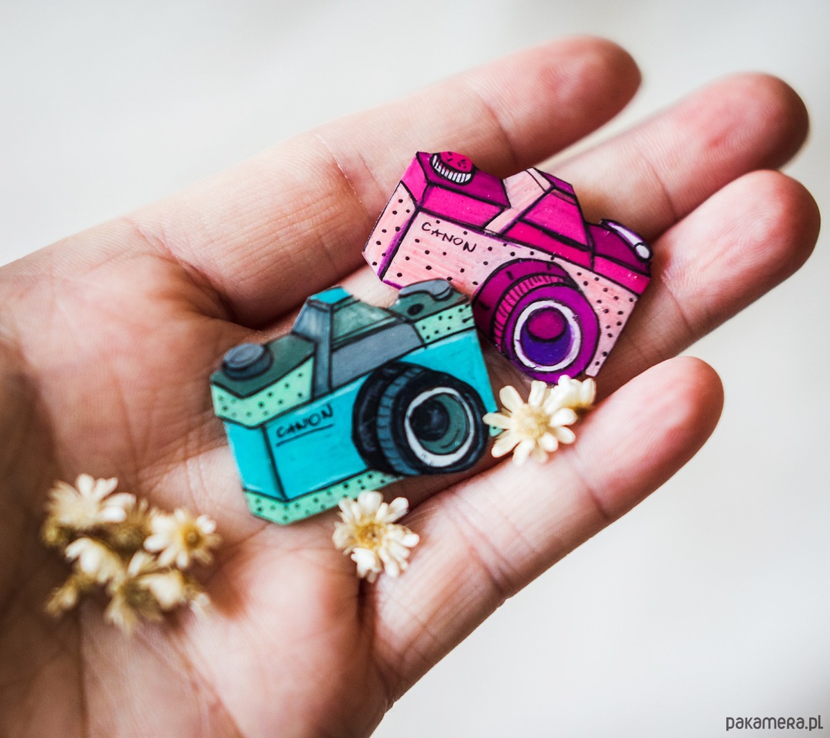 przypinki Przypinka aparacik turkusowo miętowy 1