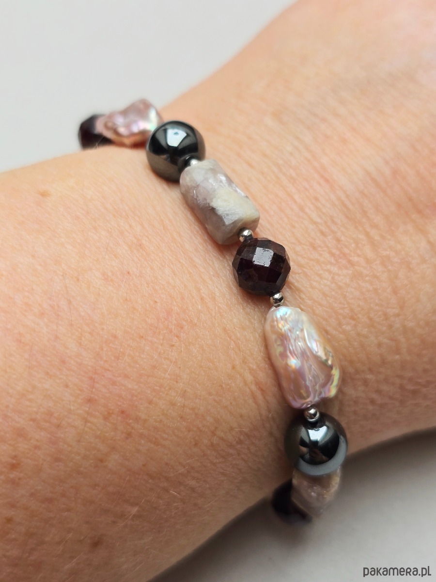bransoletki z kamieni naturalnych Bransoletka Grafitowe Love 1