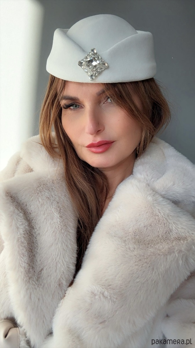 fascynatory Toczek filcowy / fascynator biały 2