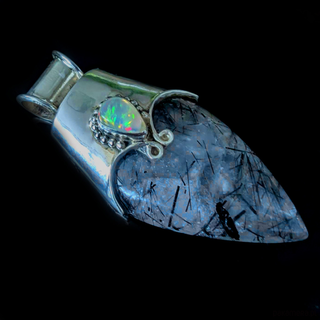 wisiory Kwarc z turmalinem i opal 5