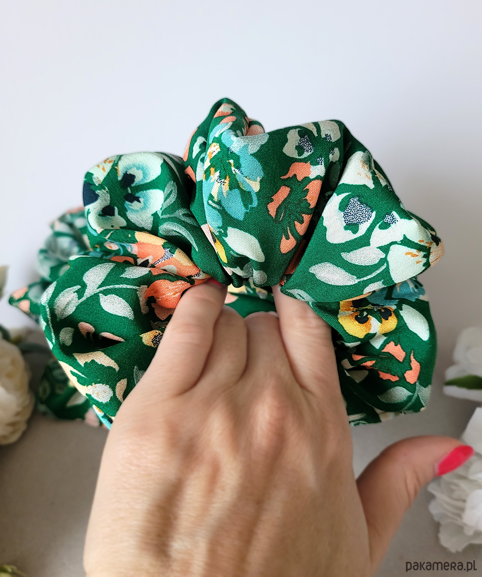 gumki do włosów Gumka Maxi Scrunchie Łączka 1