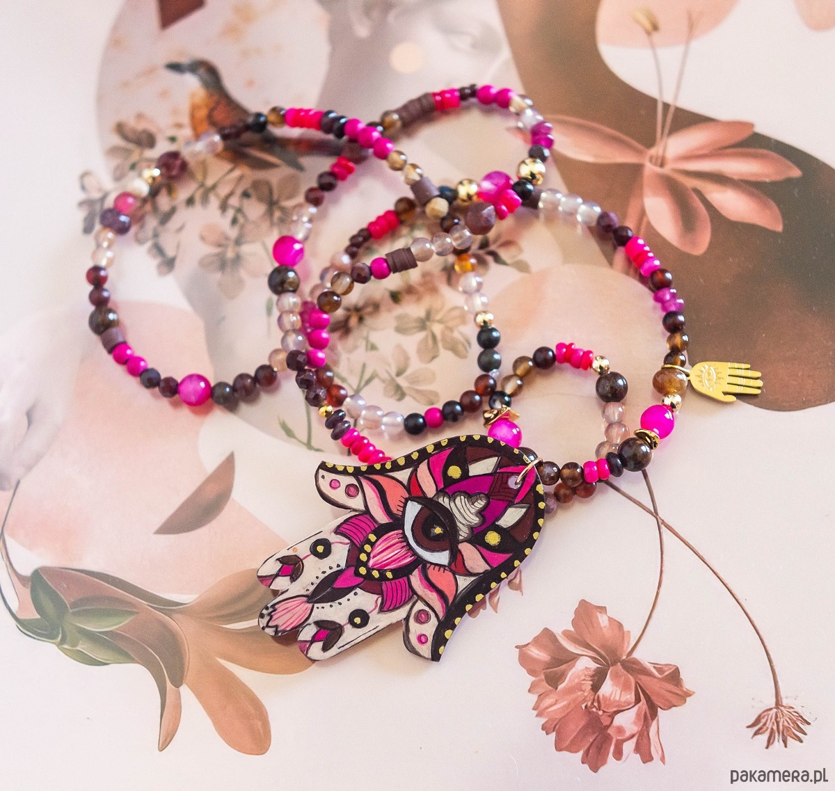 naszyjniki - inne Długi naszyjnik ręka Fatimy czekolada z malinami 1