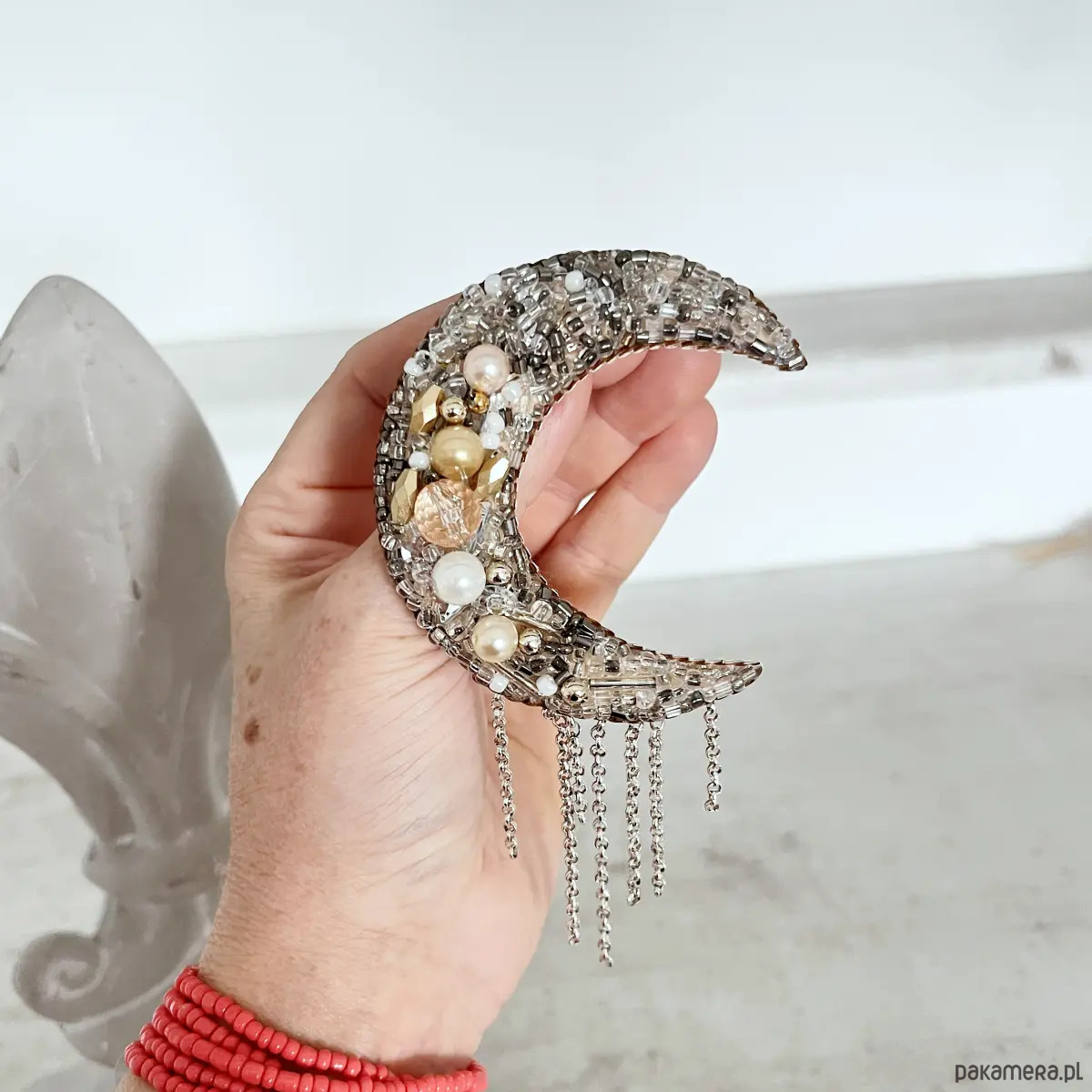 broszki Broszka KSIĘŻYC 1 ręcznie haftowana koraliki 3