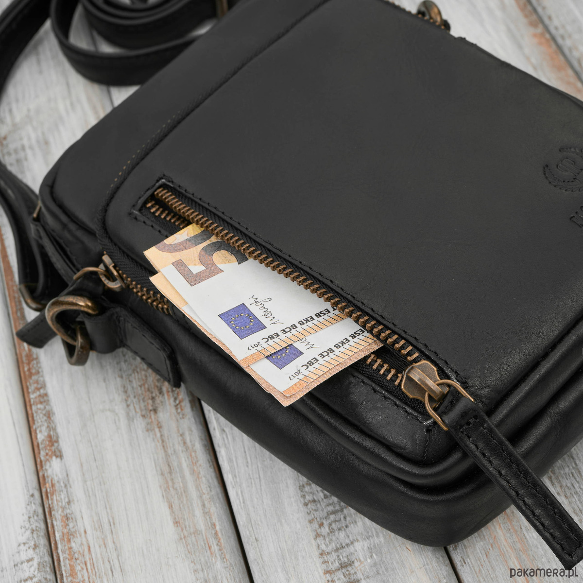 torby i nerki męskie Saszetka męska skórzana na ramię czarna mała funkcjonalna IM-02-BL 3