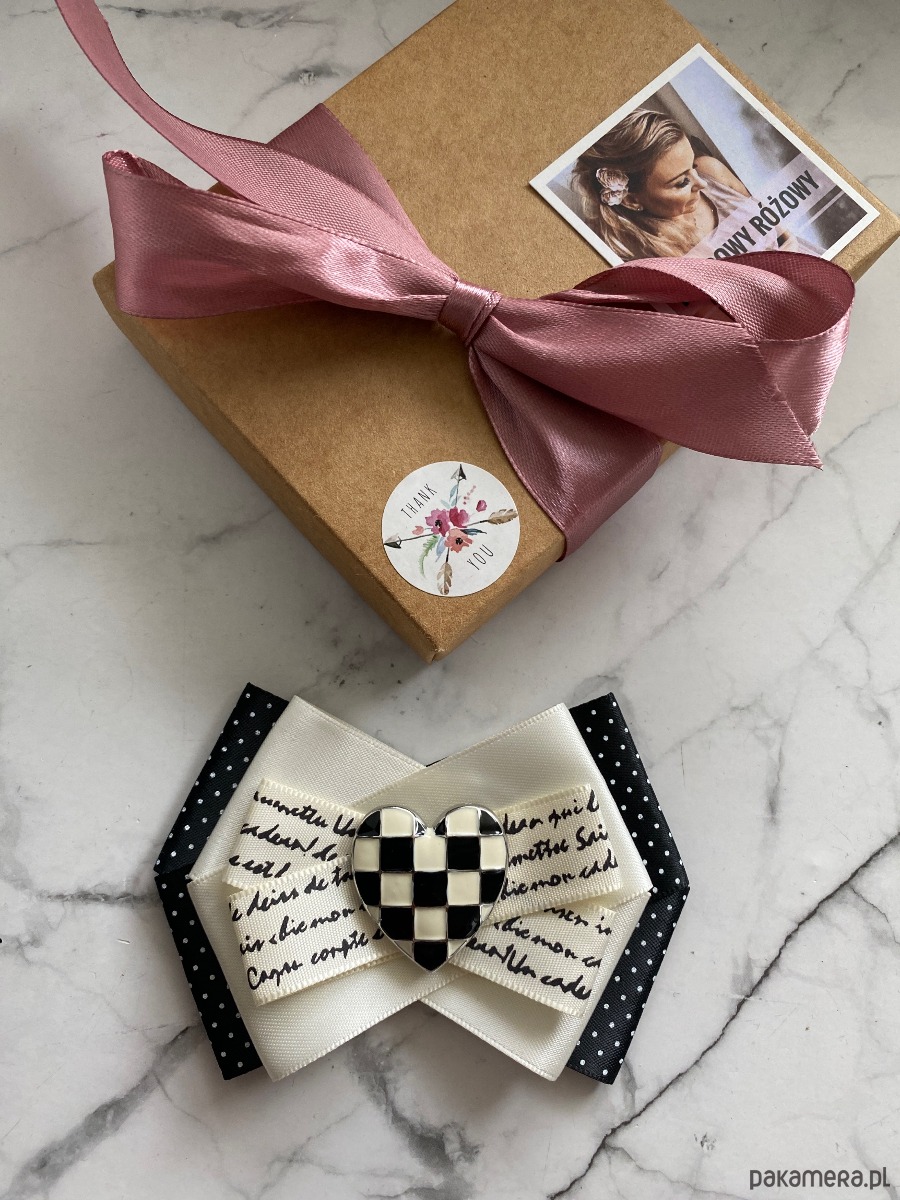 broszki Brosza Black & White z sercem z szachownicy  NEW 6