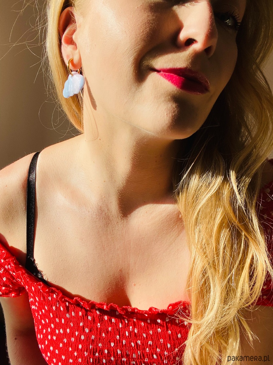 kolczyki z masy plastycznej Półtransparentne kolczyki chmurki z różowymi drobinkami 1