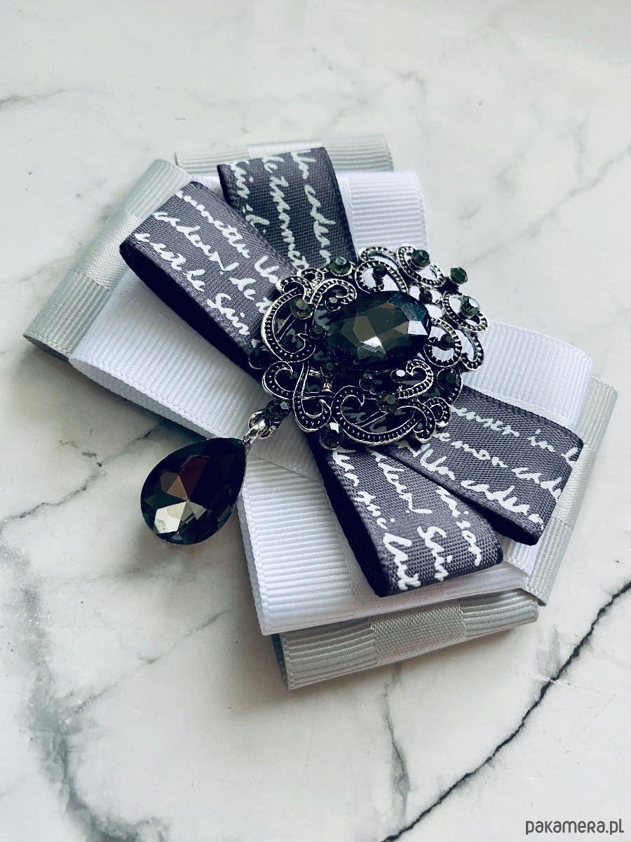 broszki Brosza Black & White z szarą kryształową ozdobą   NEW 7