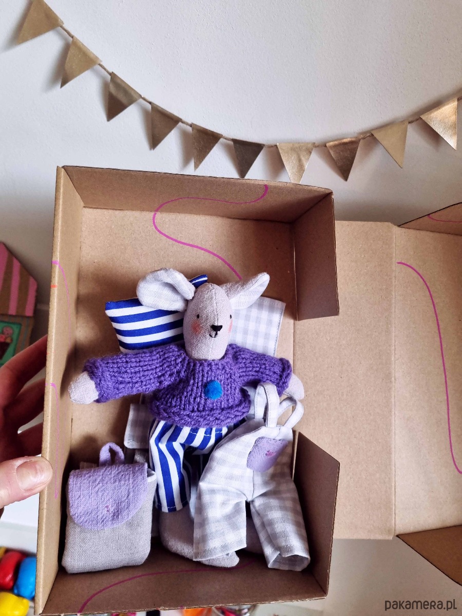 misie i maskotki Mała przytulanka w sweterku z plecakiem. 3