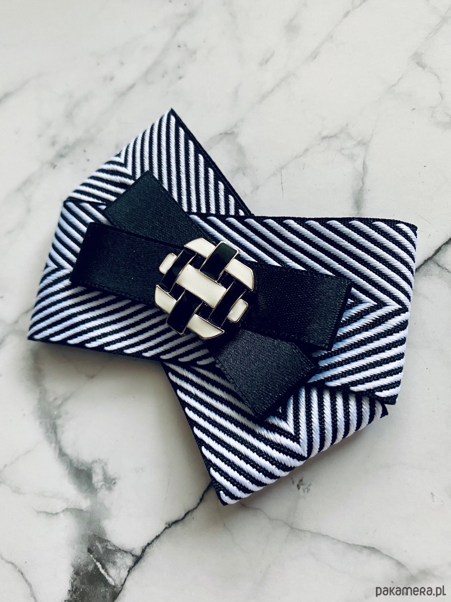 broszki Brosza Black & White z ozdobą  z szachownicy  NEW 8