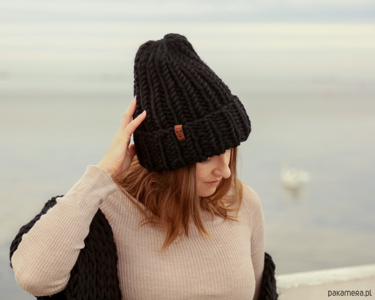 czapki damskie Czarna czapka oversize z grubej wełny klasyczna 3