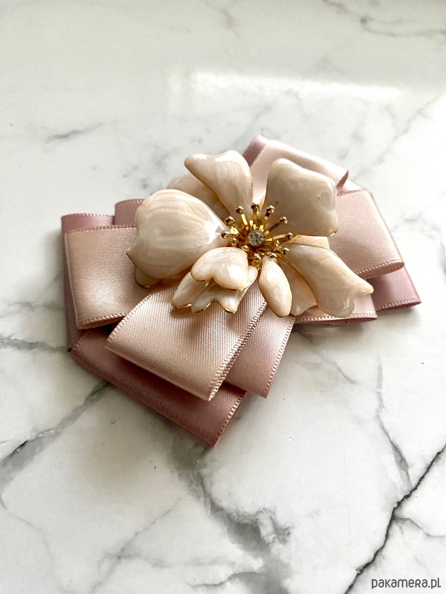 broszki Brosza  z niesamowitym perłowym Kwiatem 3d    NEW 2