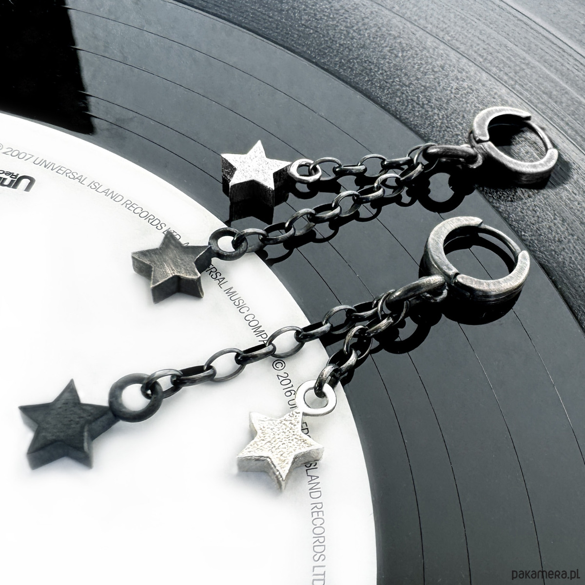 kolczyki srebrne Srebrne kolczyki mini Gwiazdki Rockstar, black and white 1