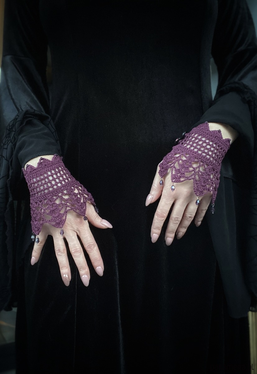 rękawiczki damskie Mankiety koronkowe śliwkowe fioletowe z koraliczkami lace cuffs 3
