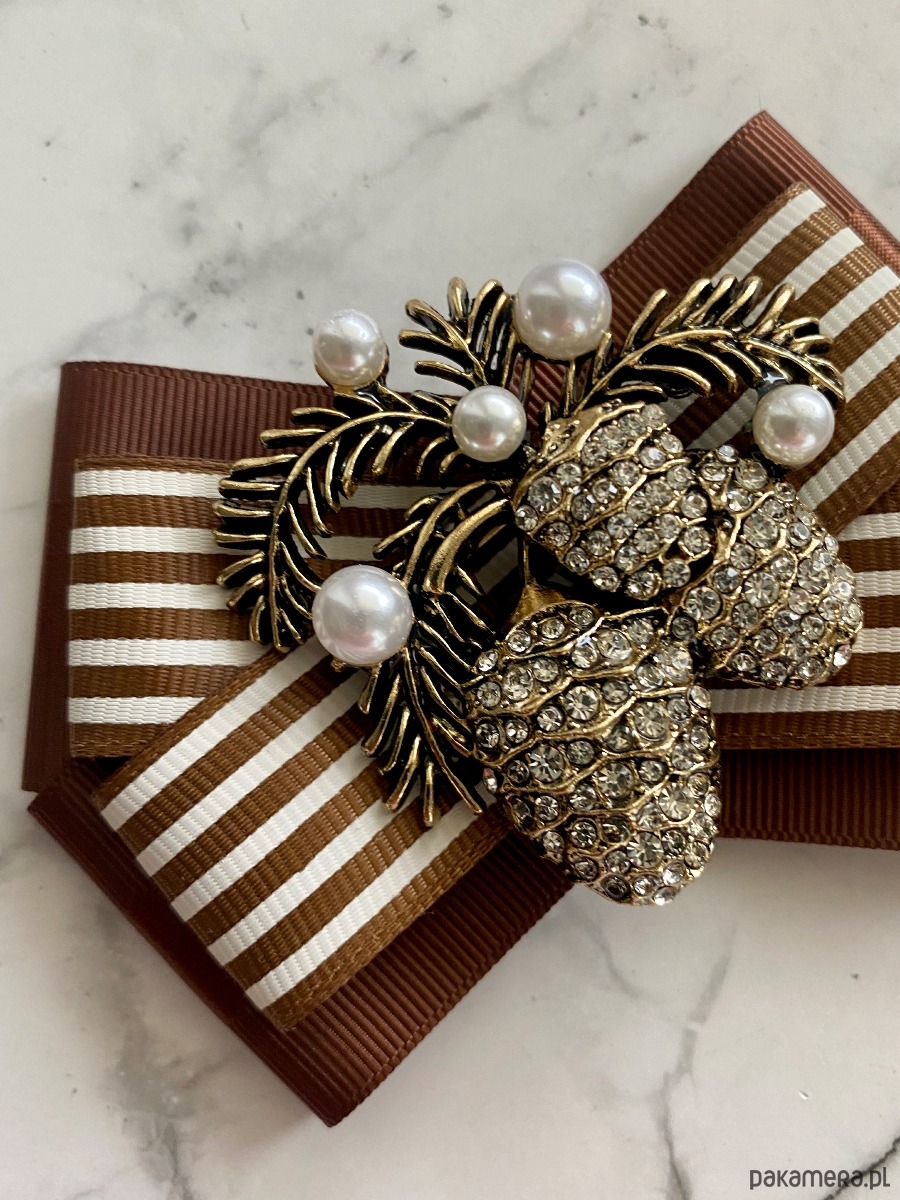 broszki Brosza z okazałymi żołędziami z perłami New Jesień Żołądź 3