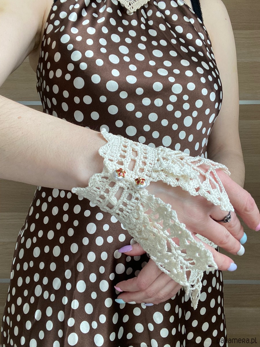 rękawiczki damskie Mankiety koronkowe kremowe z koraliczkami lace cuffs 3