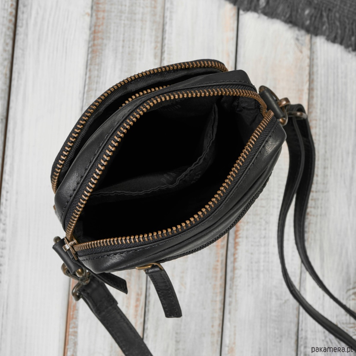 torby i nerki męskie Saszetka męska skórzana na ramię czarna mała funkcjonalna IM-02-BL 5