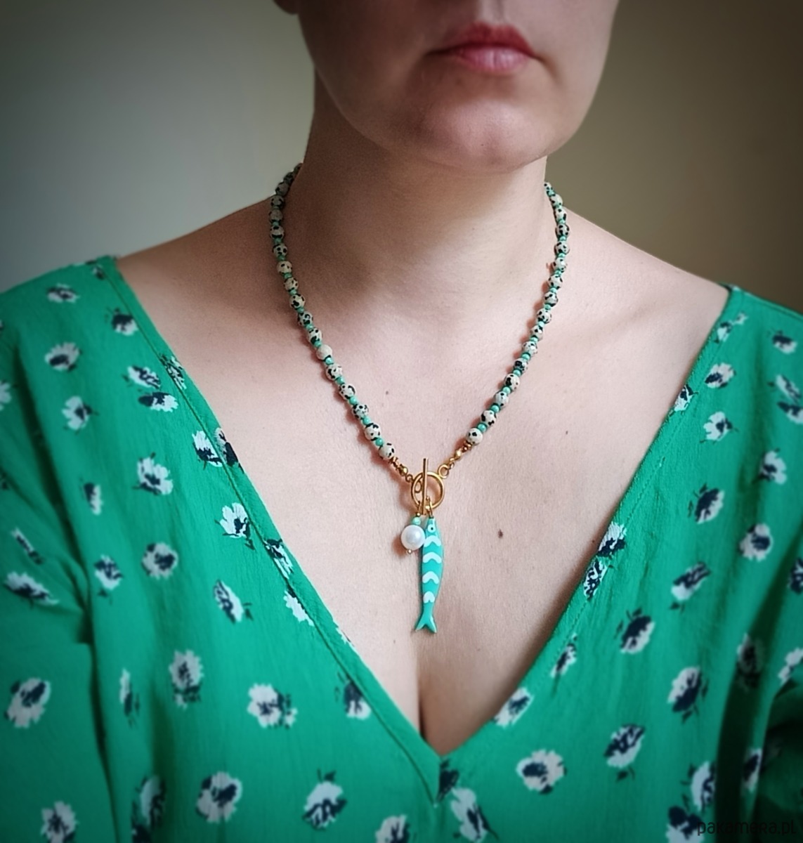 chokery Naszyjnik z rybką : jaspis dalmatyński, masa perłowa, perła 2