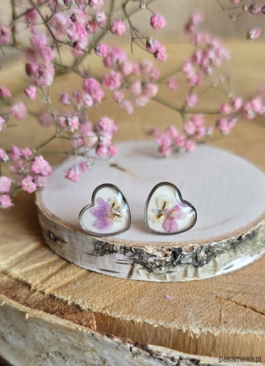 kolczyki z żywicy Kolczyki z różowymi kwiatami srebrne kwiaty serca serduszka 1
