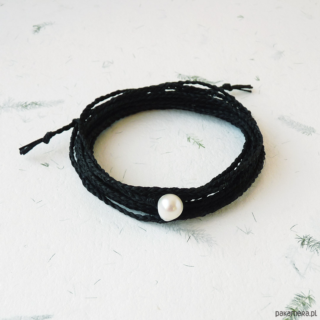 bransoletki na sznurku NATURE Len i perła czarna bransoletka 1