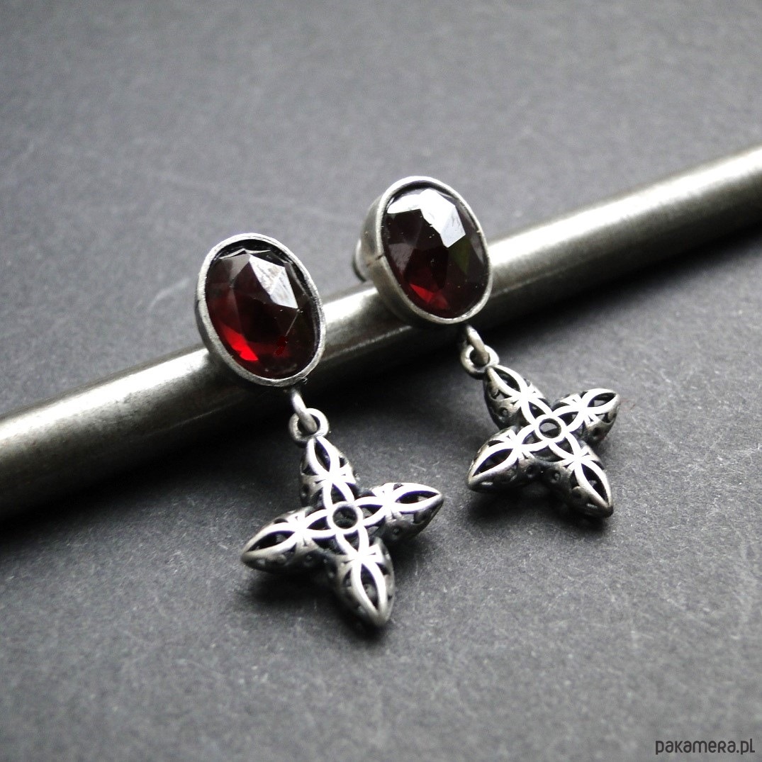 kolczyki srebrne Sztyfty Granaty z ażurem 4