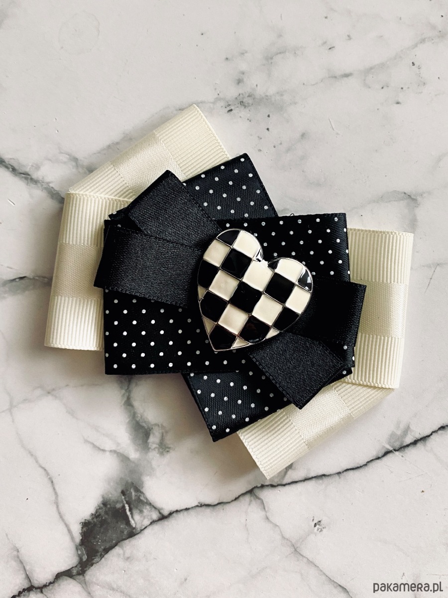 broszki Brosza Black & White z sercem z szachownicy  NEW 7