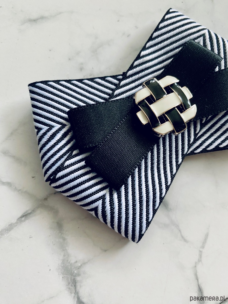 broszki Brosza Black & White z ozdobą  z szachownicy  NEW 3