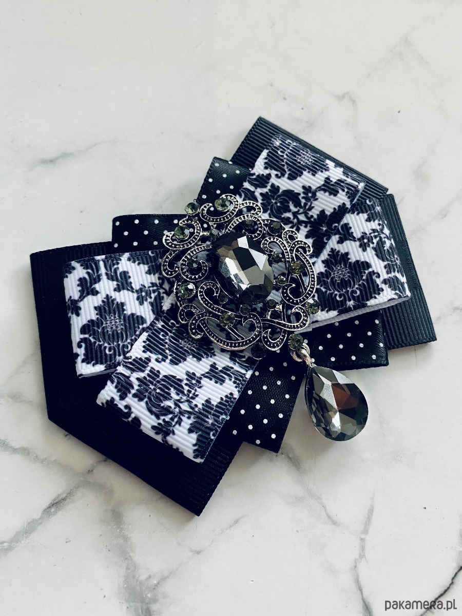 broszki Brosza Black & White z szarą kryształową ozdobą   NEW 1