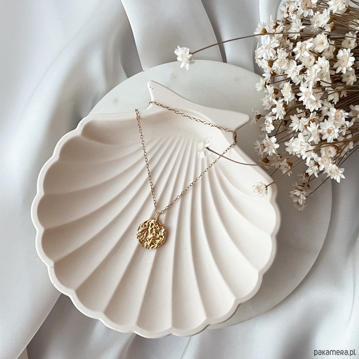 złote naszyjniki Pozłacany Naszyjnik Crush z młotkowaną zawieszką 1