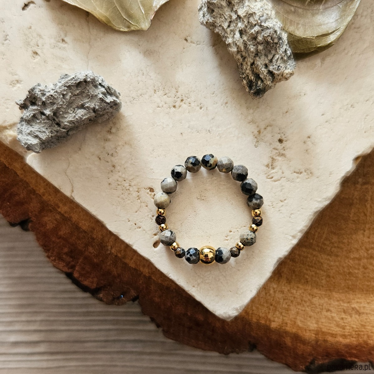 pierścionki elastyczne Elastyczny pierścionek ze jaspisem dalmatyńskim i bronzytem 1