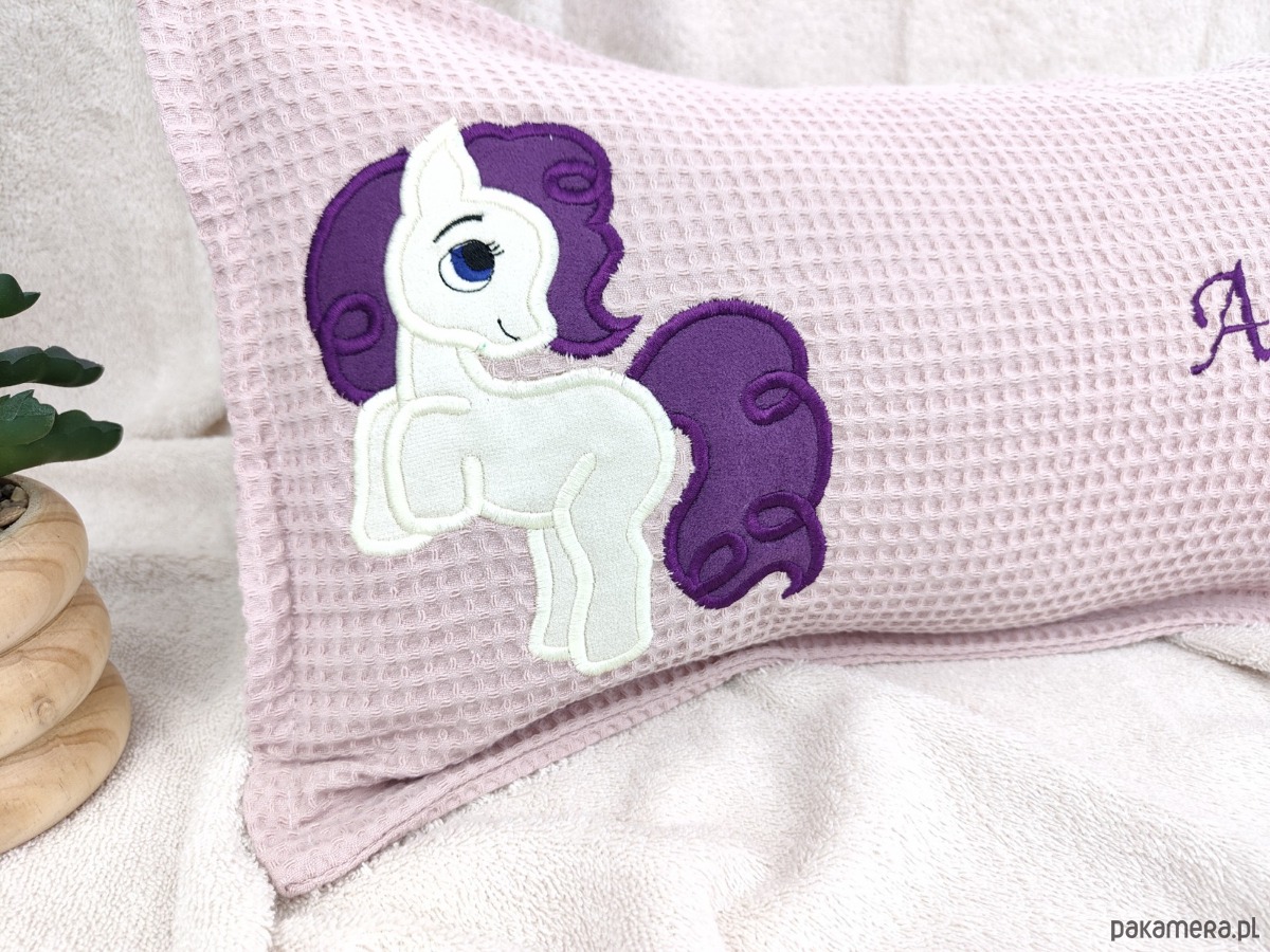 poduszki do pokoju dziecka Personalizowany prezent dla dziecka - imienna poduszka z kucykiem pony 1
