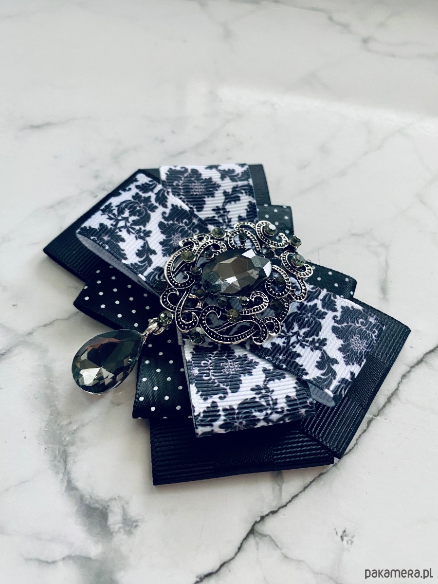 broszki Brosza Black & White z szarą kryształową ozdobą   NEW 3