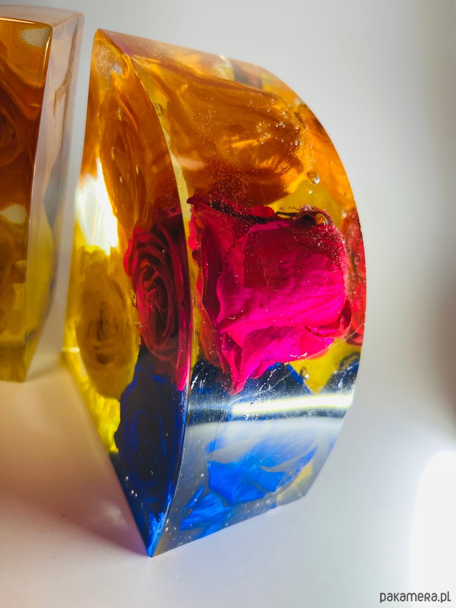 zakładki do książek Podpórki do książek  z żywicy z wiecznymi różami 2