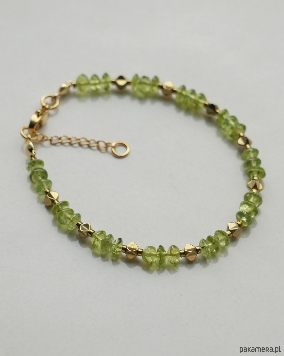 bransoletki z kamieni naturalnych Delikatna zielona bransoletka z oliwinu 1