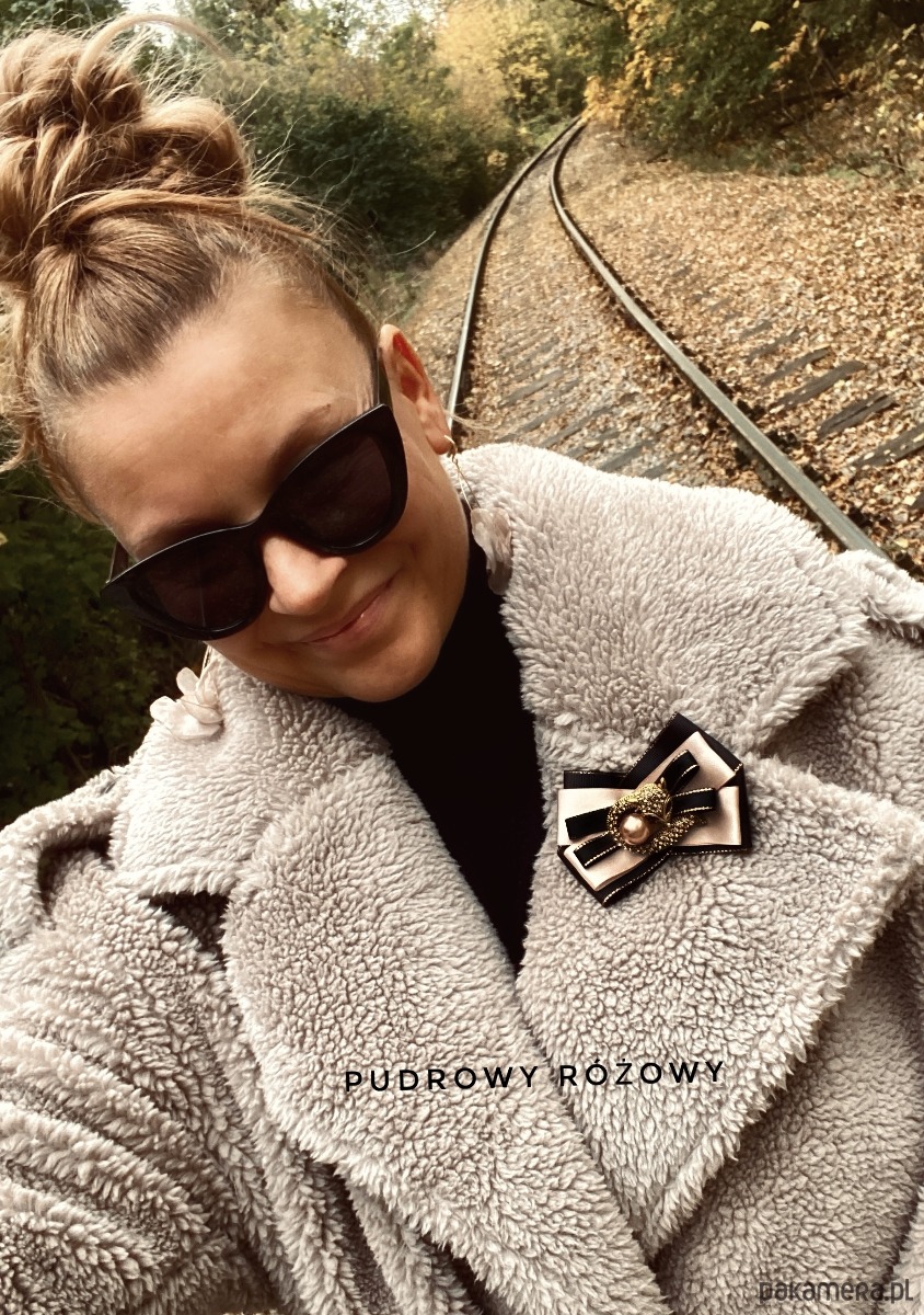 broszki Brosza z okazałymi żołędziami z perłami New Jesień Żołądź 9