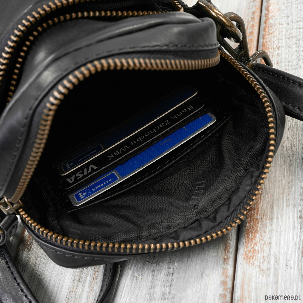 torby i nerki męskie Saszetka męska skórzana na ramię czarna mała funkcjonalna IM-02-BL 6