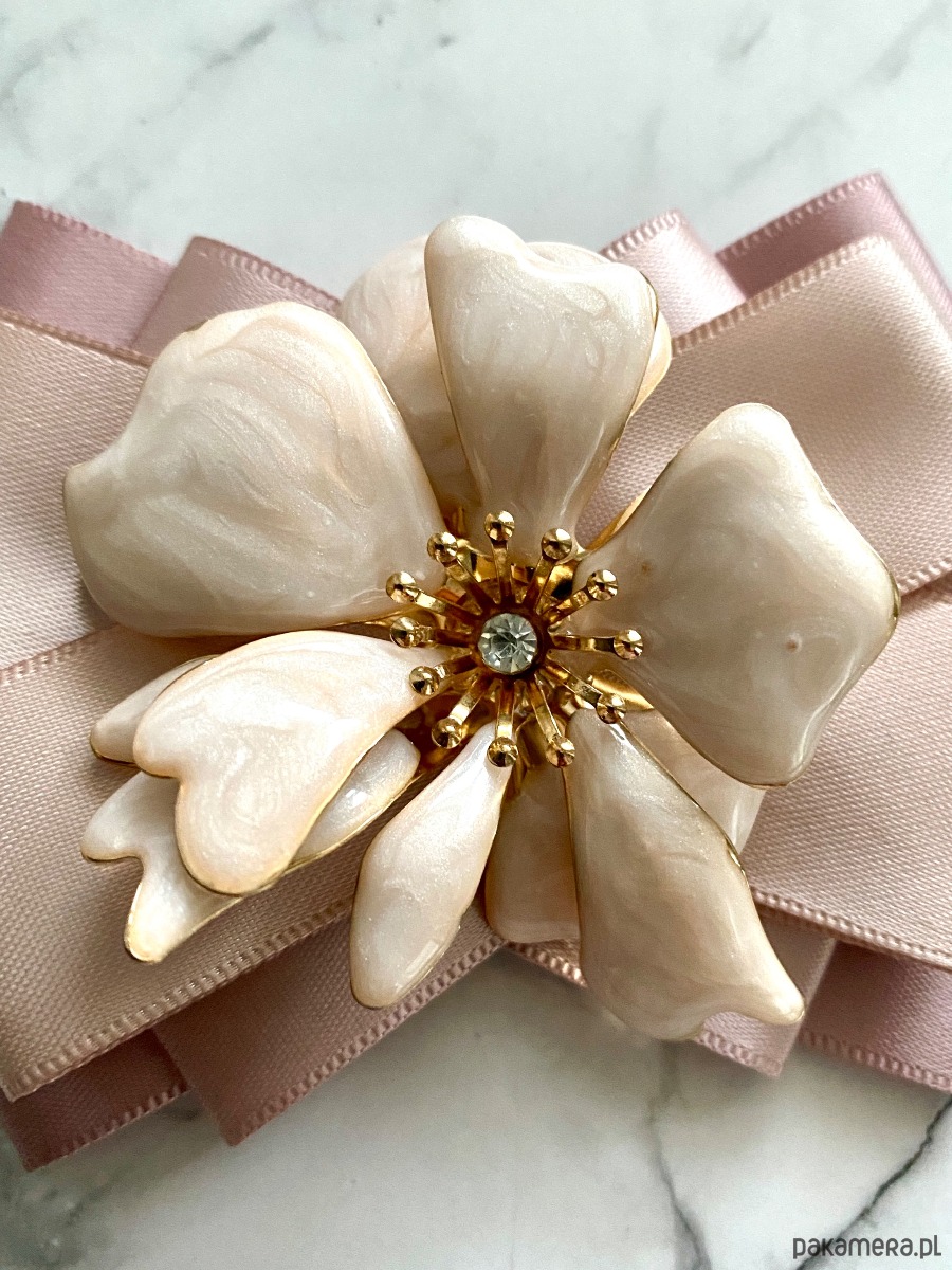 broszki Brosza  z niesamowitym perłowym Kwiatem 3d    NEW 7