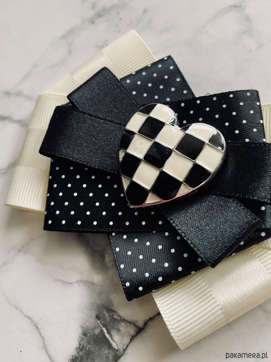 broszki Brosza Black & White z sercem z szachownicy  NEW 5