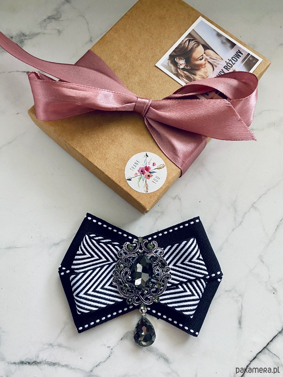 broszki Brosza Black & White z szarą kryształową ozdobą   NEW 7