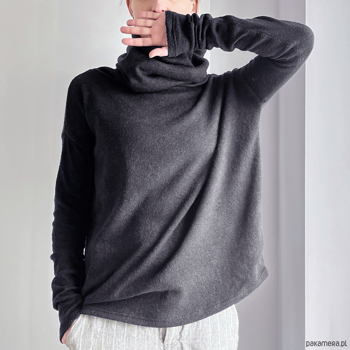 swetry damskie  Wysoki golf czarny sweter 5