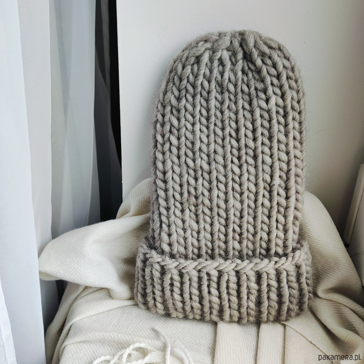 czapki damskie Wełniana czapka na drutach WOOLLY 3