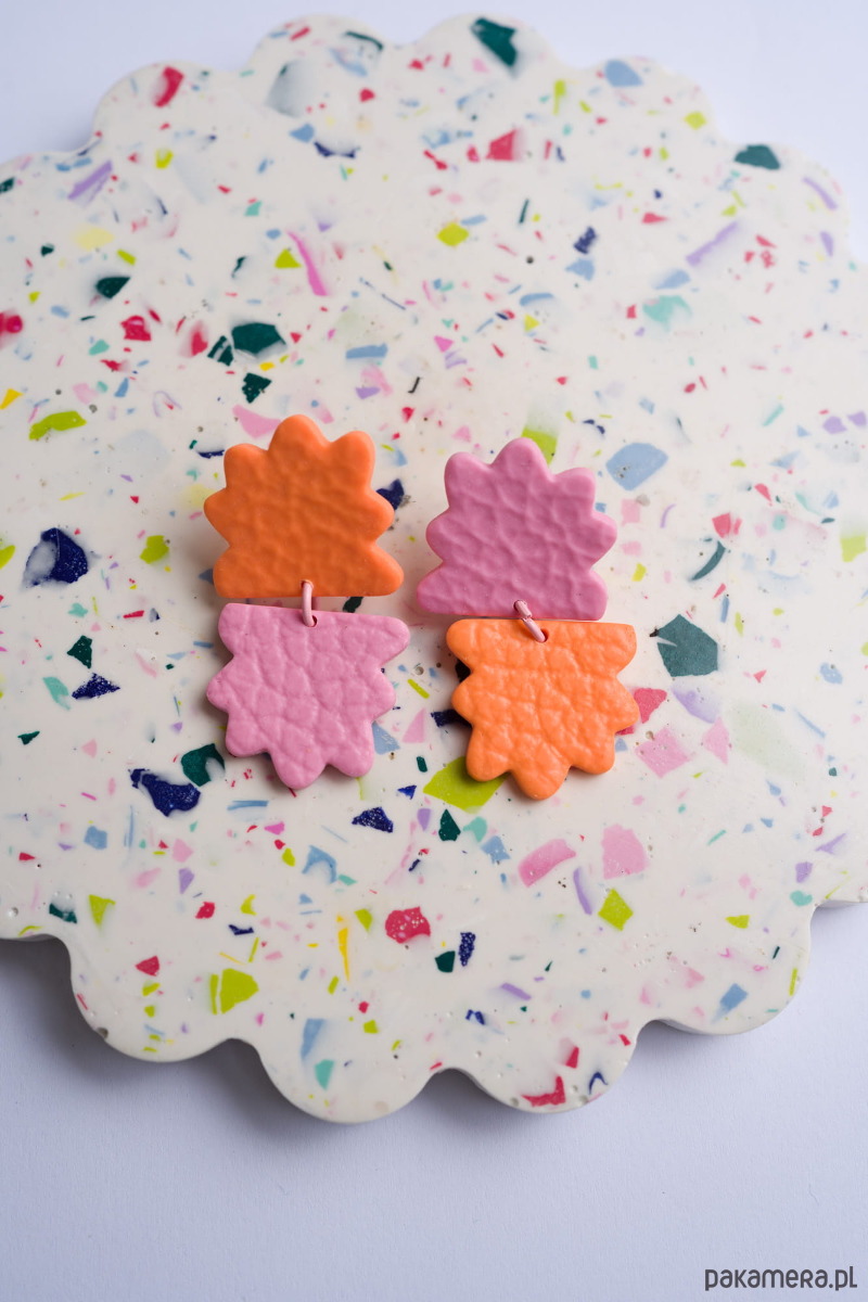 kolczyki z masy plastycznej Dwukolorowe sztyfty z fakturą 3