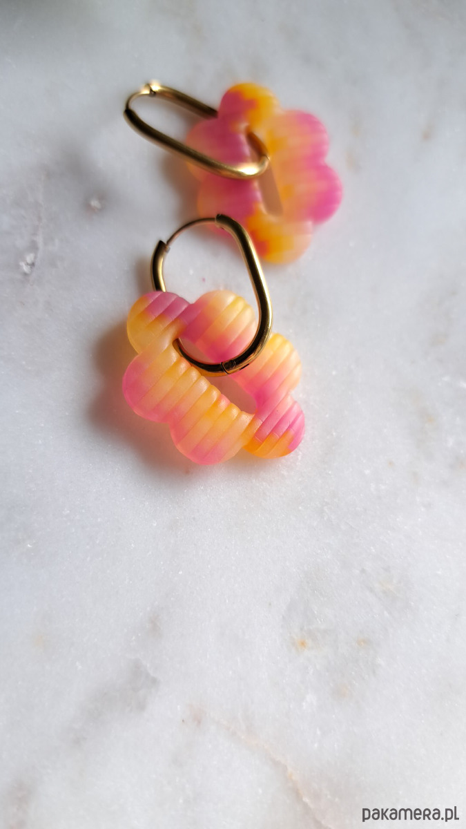kolczyki z masy plastycznej Kolorowe kolczyki kwiatki, złote zapięcia 1