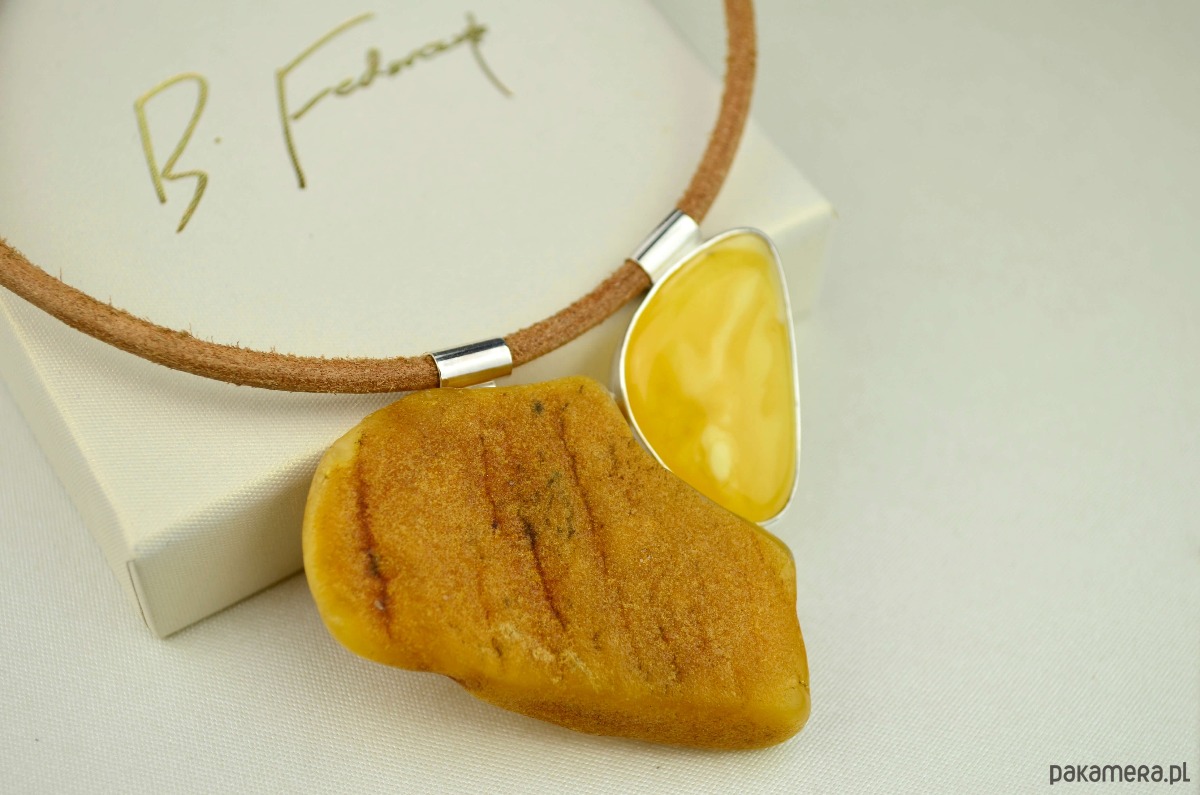 wisiory Naszyjnik z bursztynami: Serce z rzemieniem 3