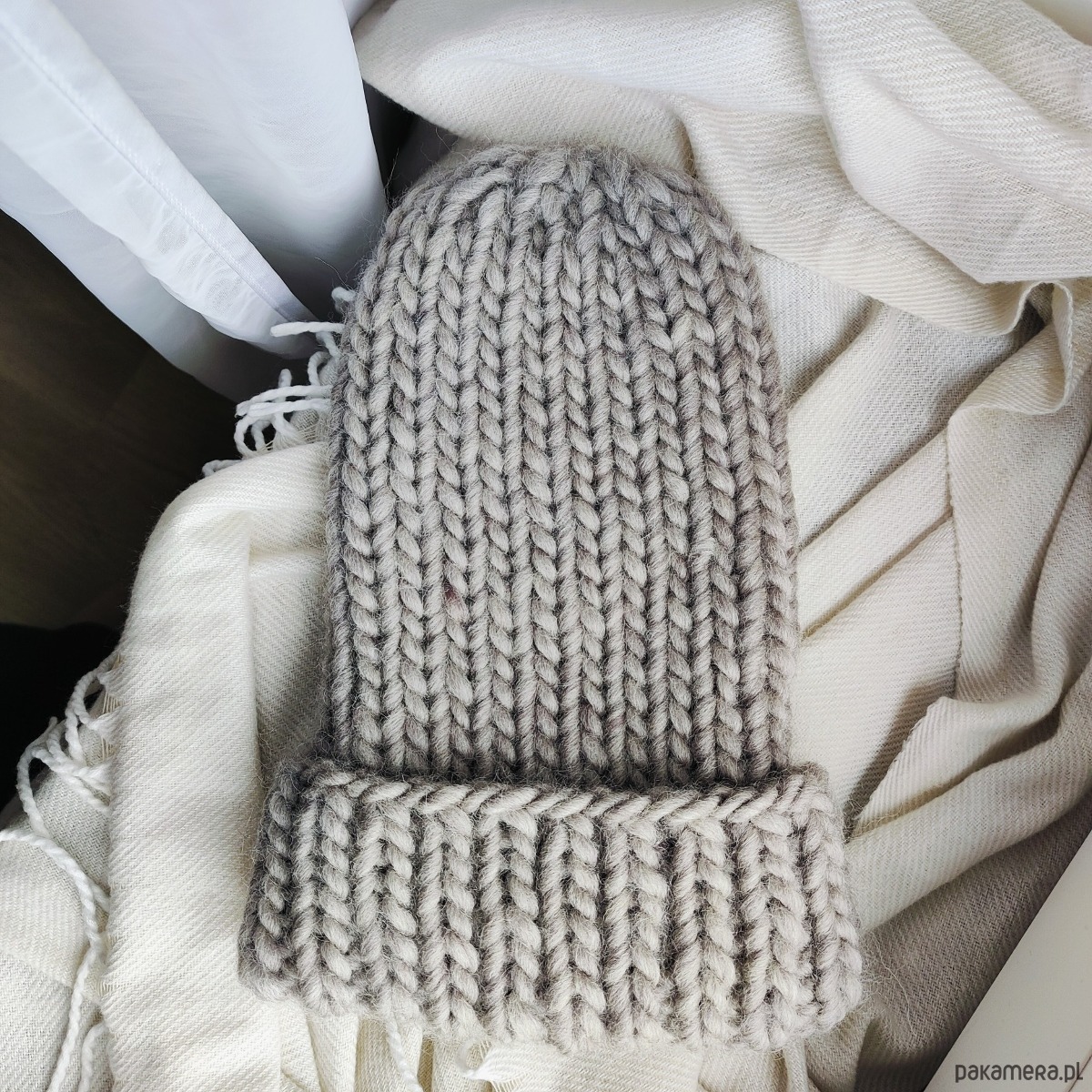 czapki damskie Wełniana czapka na drutach WOOLLY 1