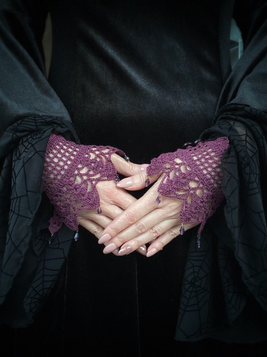rękawiczki damskie Mankiety koronkowe śliwkowe fioletowe z koraliczkami lace cuffs 2