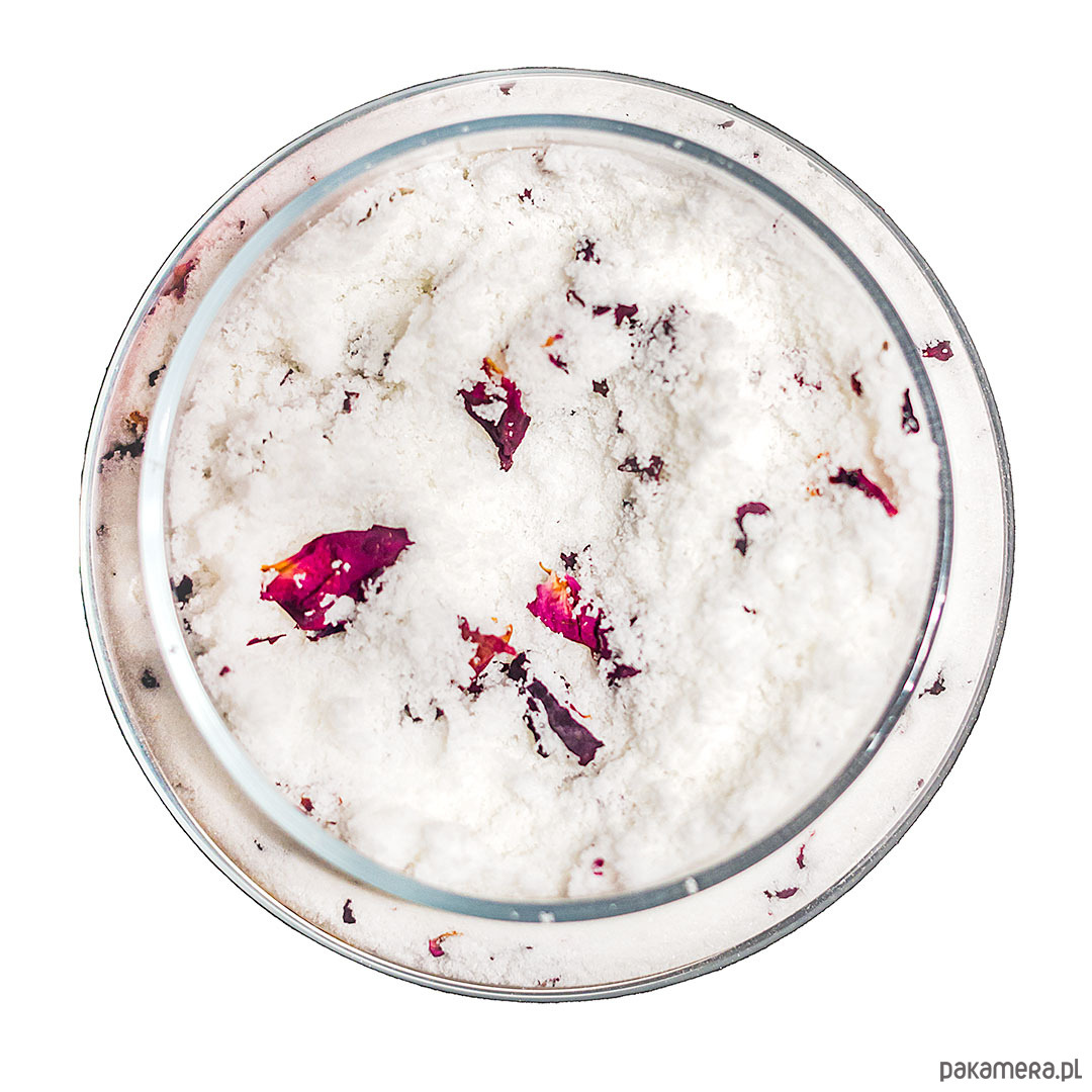 produkty do kąpieli Musujący puder kąpielowy Na Bogato z mlekiem kozim 1