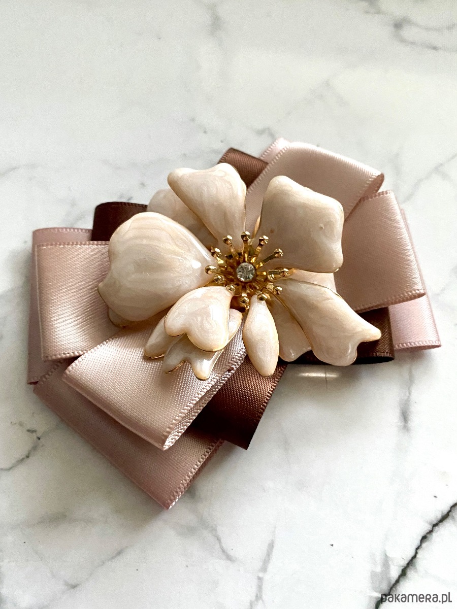 broszki Brosza  z niesamowitym perłowym Kwiatem 3d    NEW 3